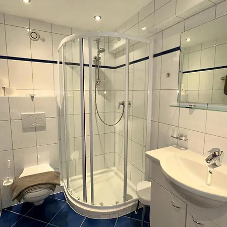 أبارتمينت هاوس سيروز *